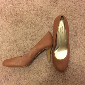 Brown closed toe pumps